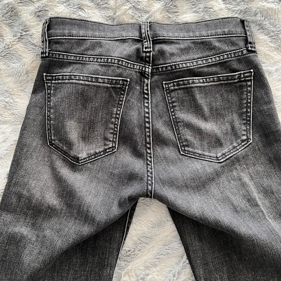 Women's Gap 1969 Straight Leg Jeans - Picture 9 of 11